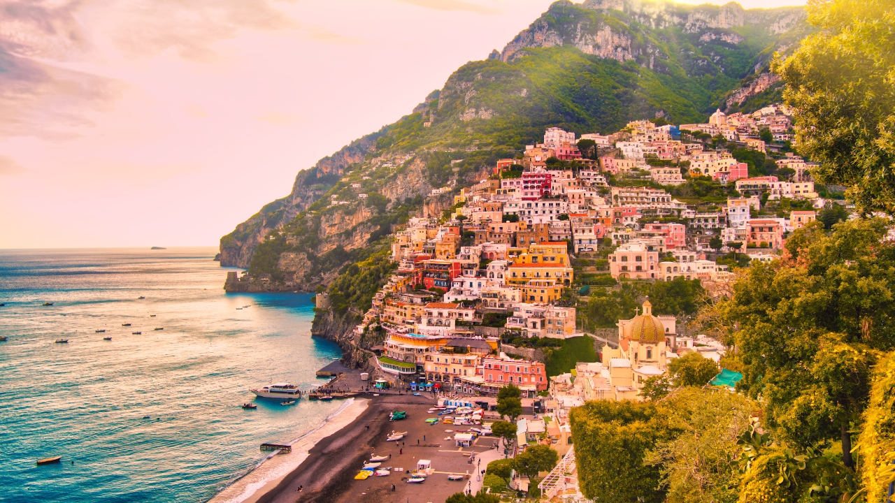 Kde se nachází pobřeží Amalfi a jak se tam dostat?